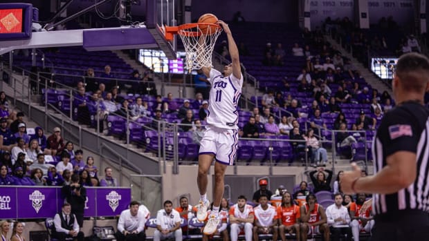 Trey Tennyson, UTRGV dunk